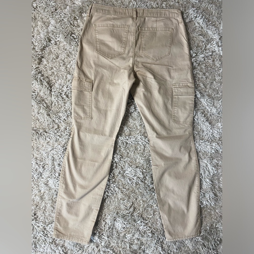 Hollister NWOT Women’s High Rise Super Skinny Cargo Pant Size 13R / 31R - Picture 3 of 10